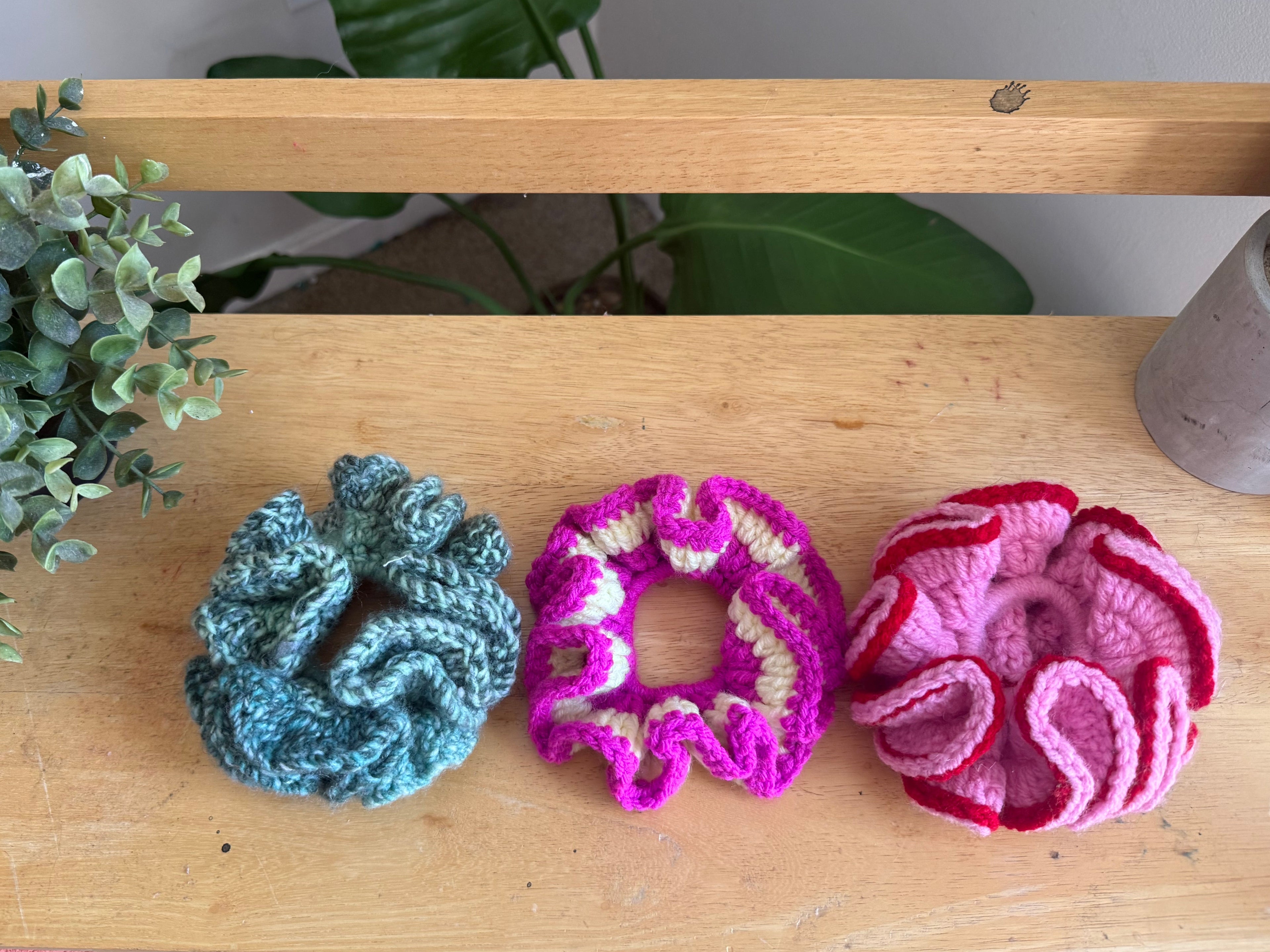 CROCHET RUFFLE SCRUNCHIE PATTERN - beginner