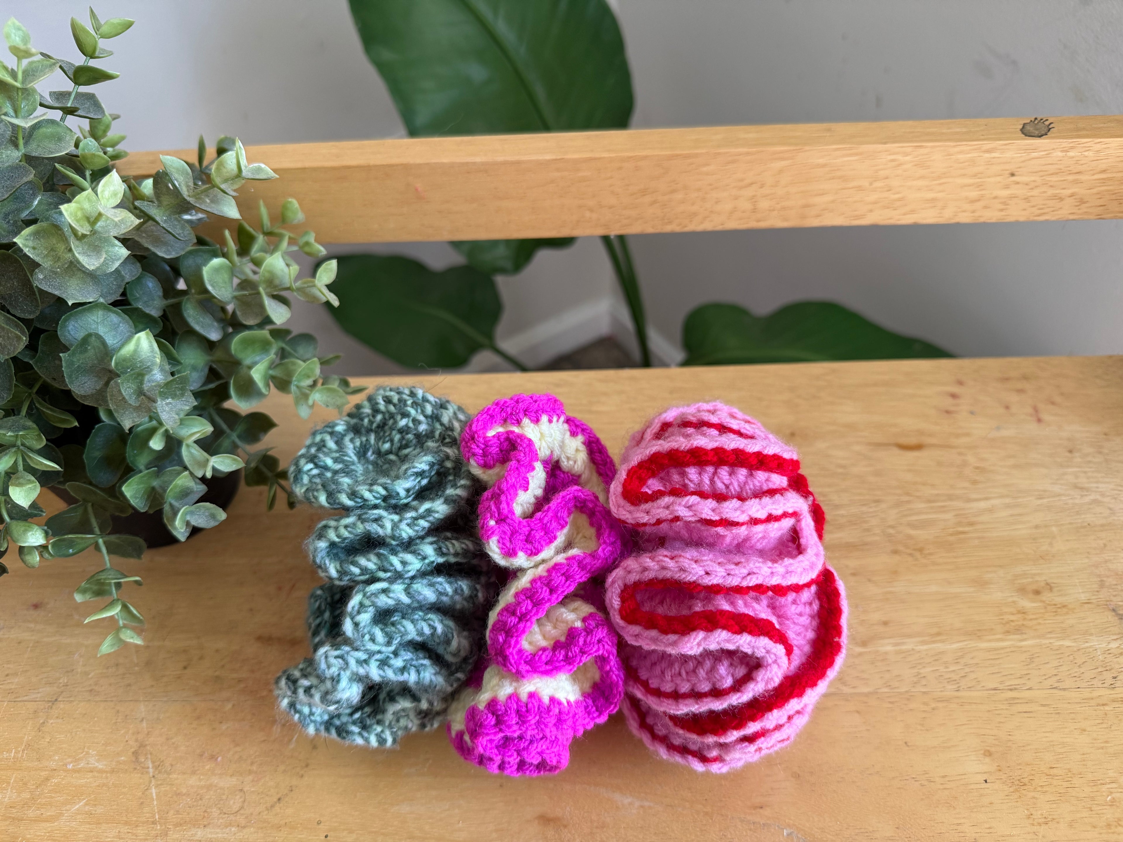 CROCHET RUFFLE SCRUNCHIE PATTERN - beginner